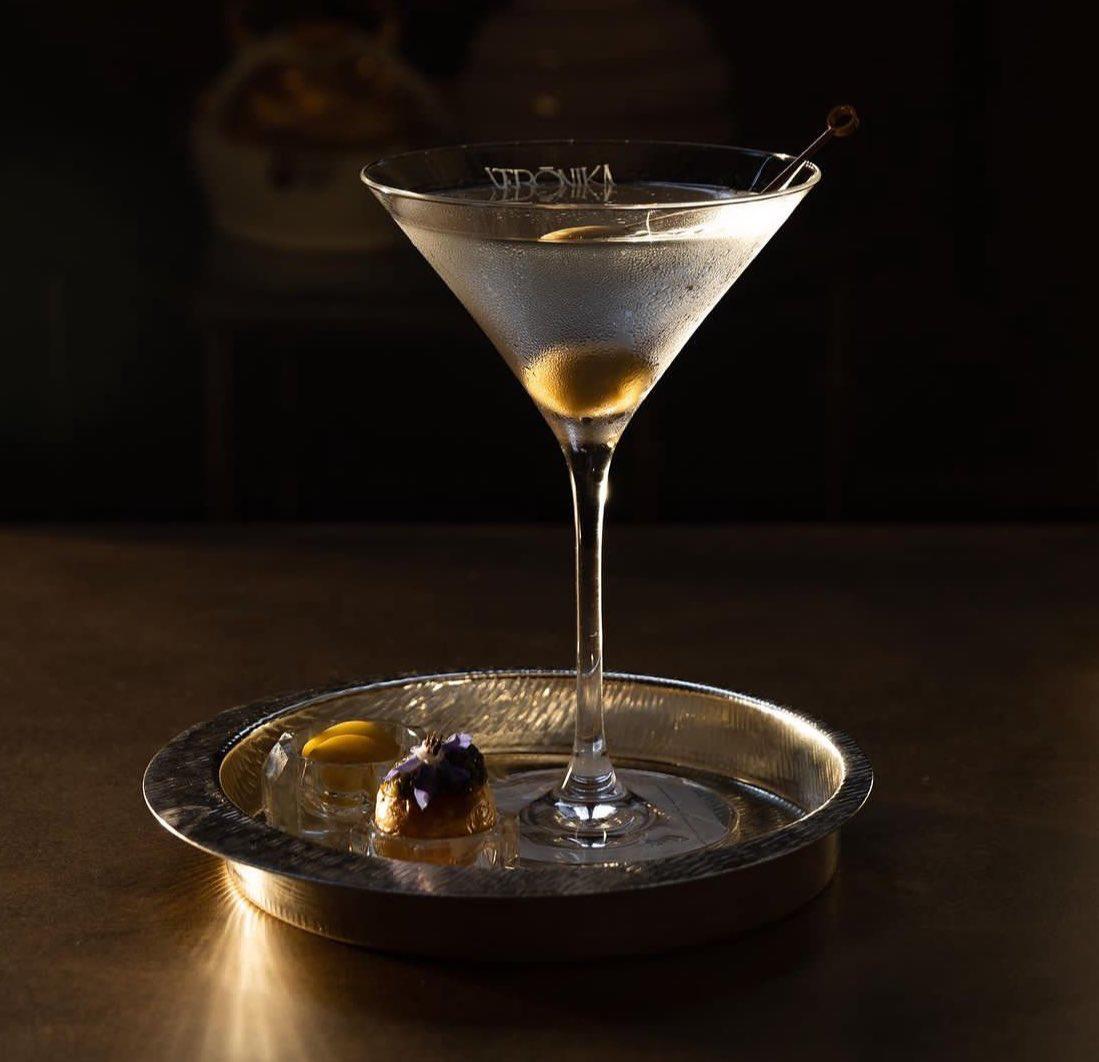 Shaken or Stirred Martini: A Waentig Choice
